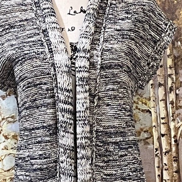 EUC EDDY BAUER Heavy Knit Cardigan with Exceptional Front Detailing - Picture 2 of 11